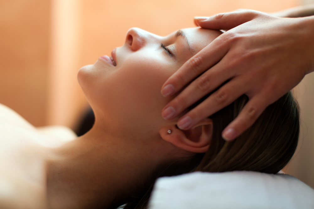 Beautiful,Woman,Having,An,Head,Massage